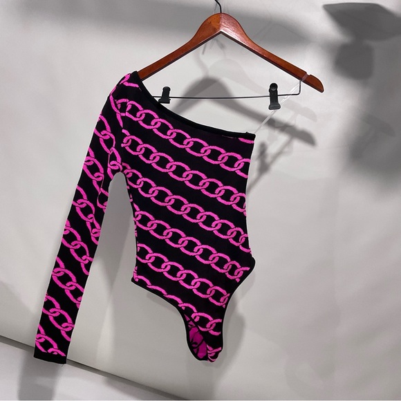 Fuchsia Chain Knit One-shoulder Bodysuit - Picture 2 of 3